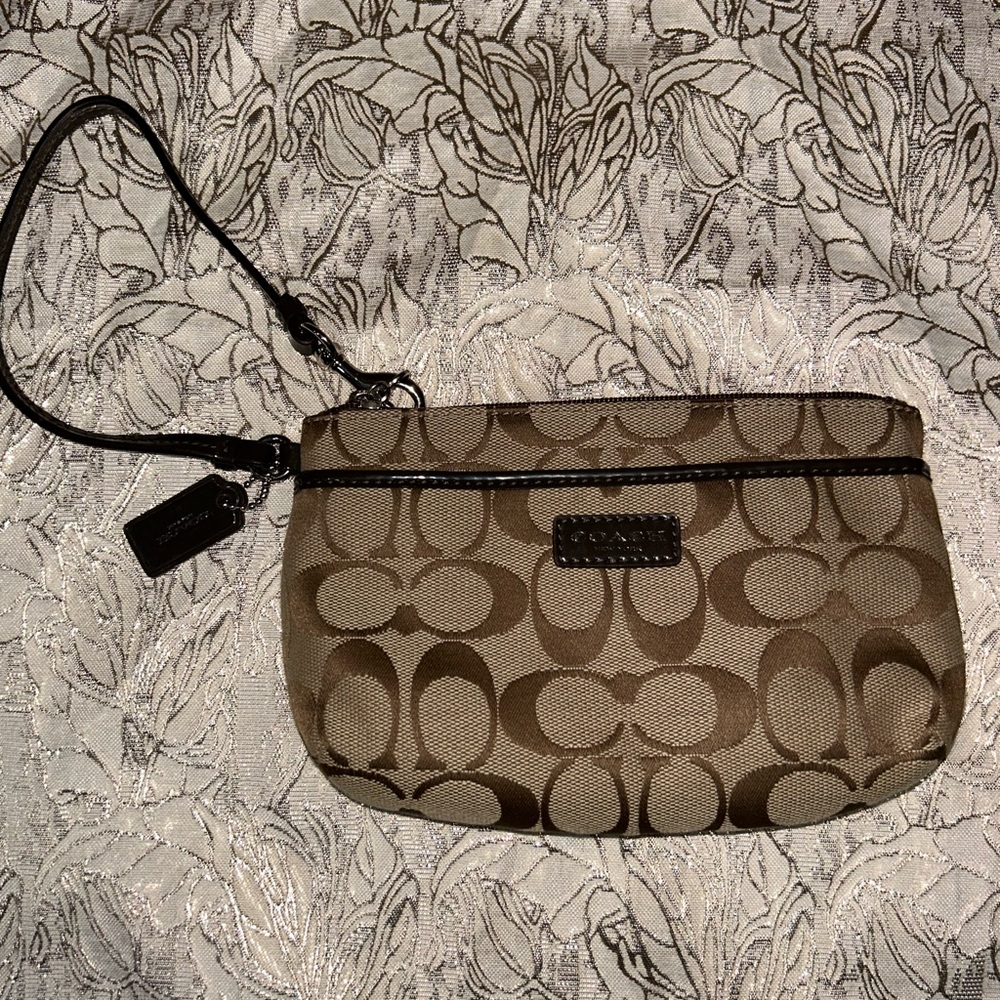 Coach - Park Signature Medium Wristlet - Khaki/Burgundy